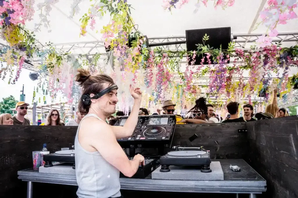 florian defresne performing at an open-air electroller session in summer 2025